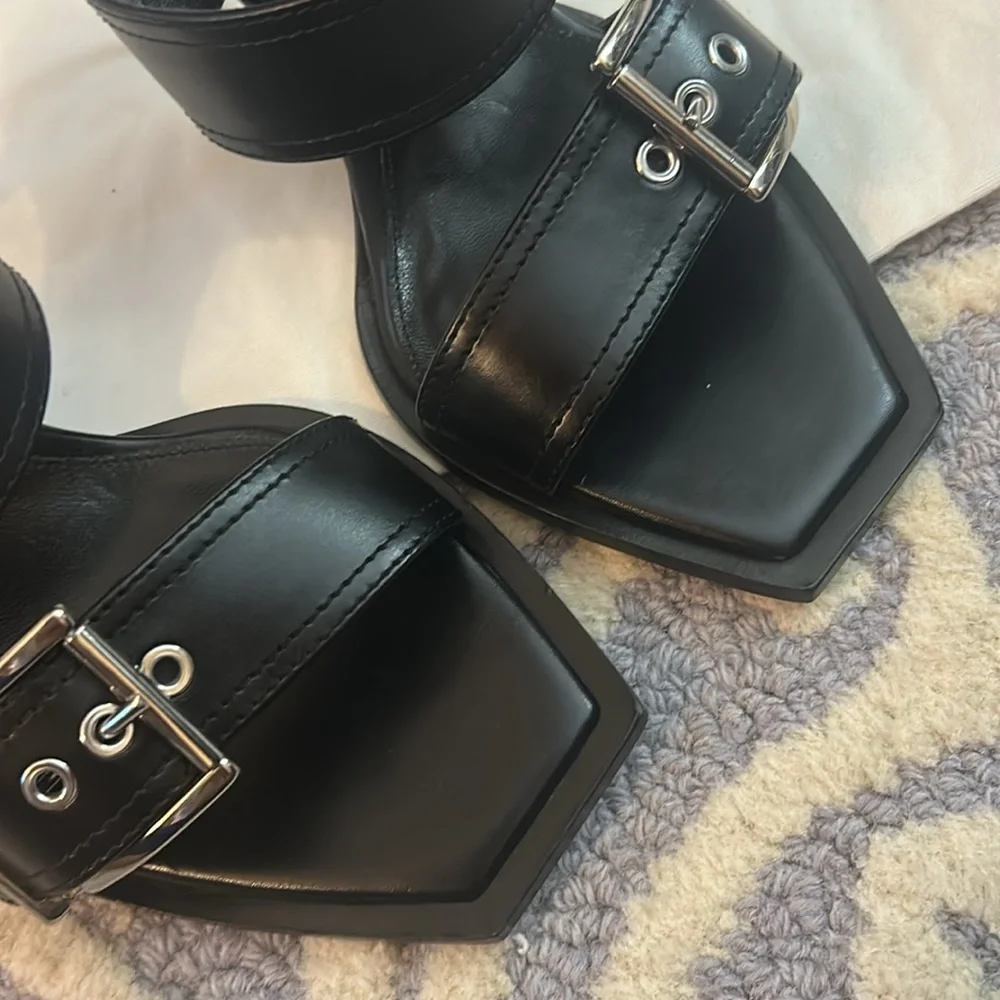 Alexander McQueen Women's Heeled Buckle Black Sandals Size 40 (Msrp $1,090) - Picture 3 of 14
